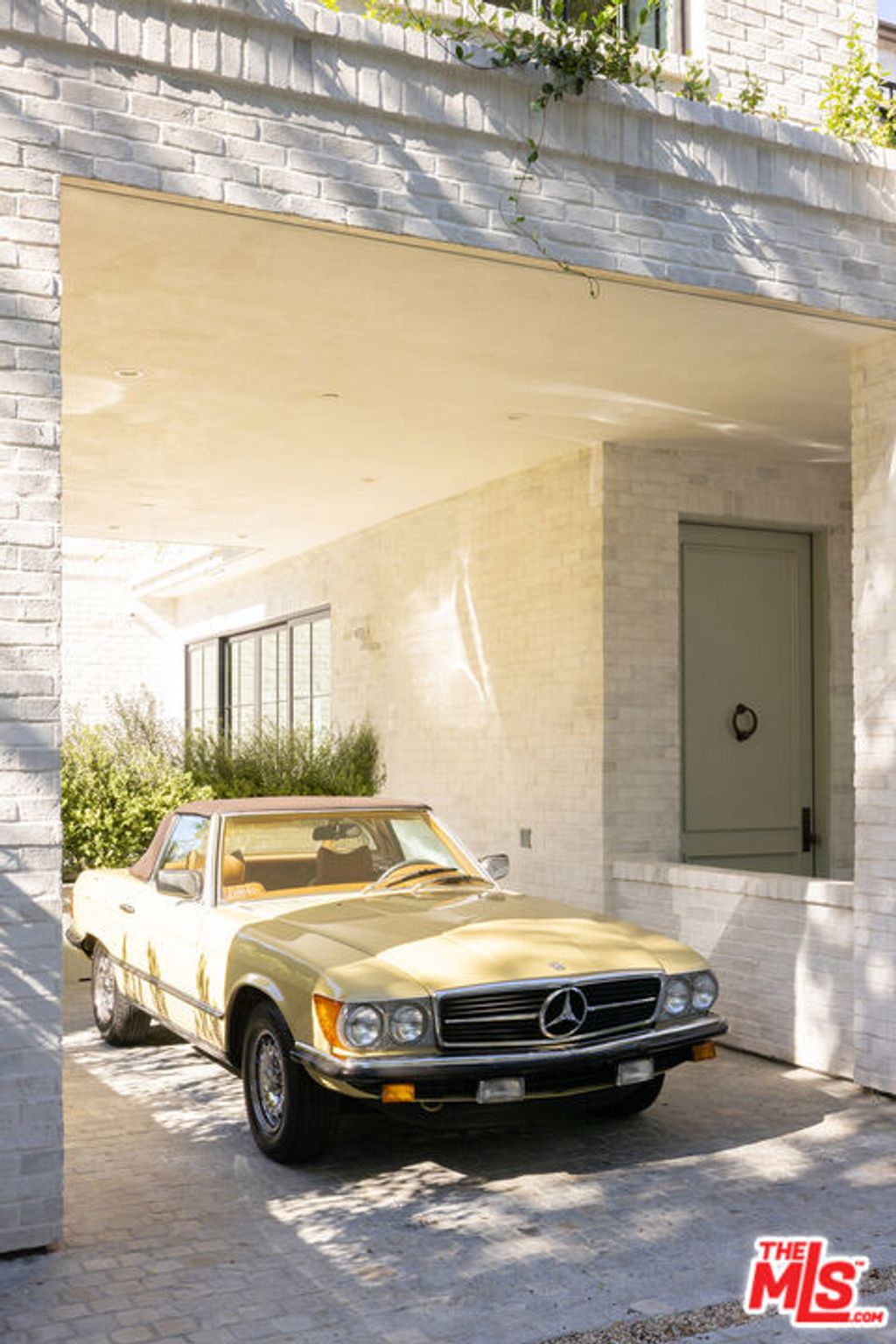 Photo of 525 Westmount Drive, West Hollywood, CA 90048 (MLS # 25617181)