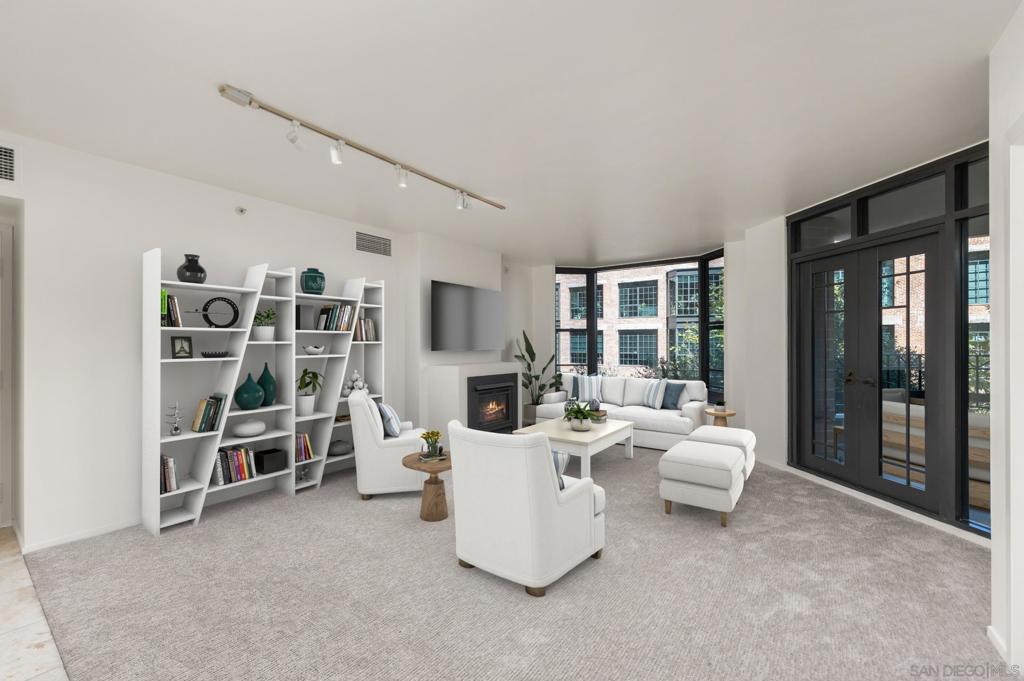 500 W Harbor DR