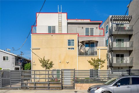 Photo of 11731 Runnymede Street #3, North Hollywood, CA 91605 (MLS # GD26078240)
