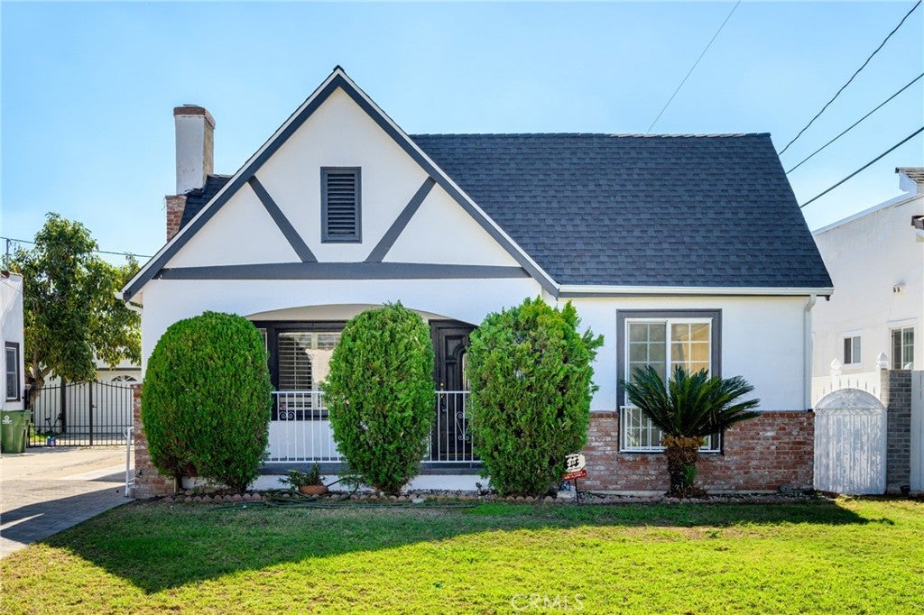 3208 Keats