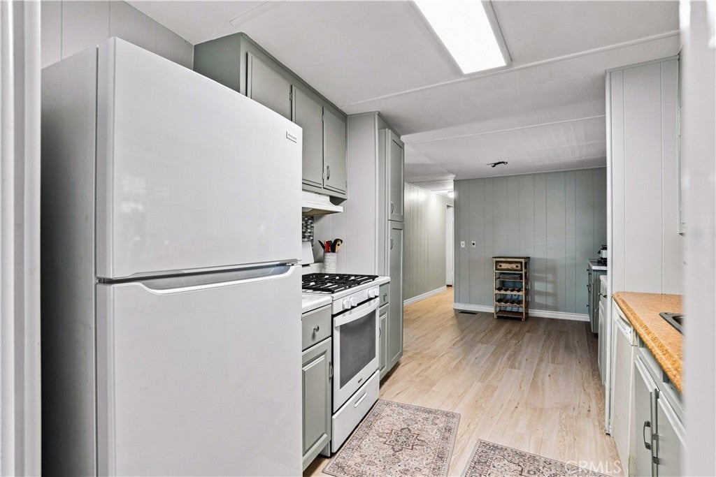 332 N. Lyon Avenue 67