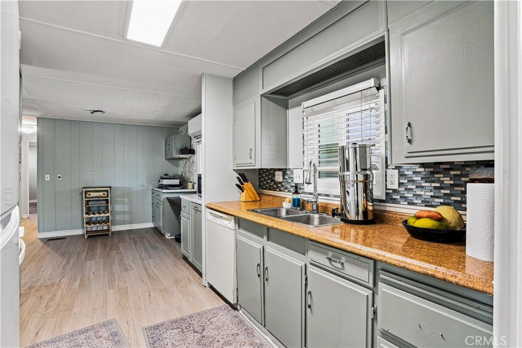 332 N. Lyon Avenue 67