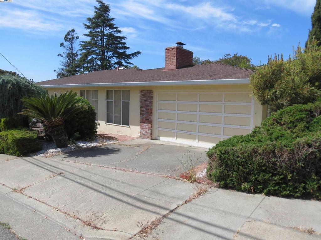 1390 Lake Chabot