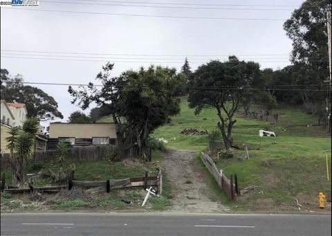 Photo of 26550 Hayward Blvd Blvd, Hayward, CA 94542 (MLS # 41118387)