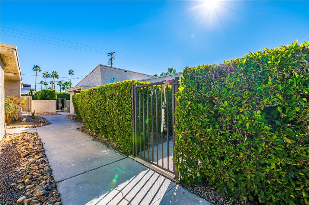 1111 E Ramon Road 37