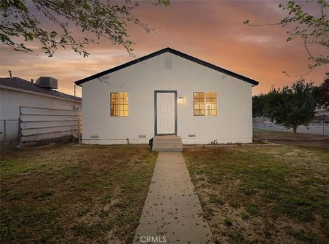 Photo of 401 Mcclean Ave, Bakersfield, CA 93307 (MLS # SR26010786)