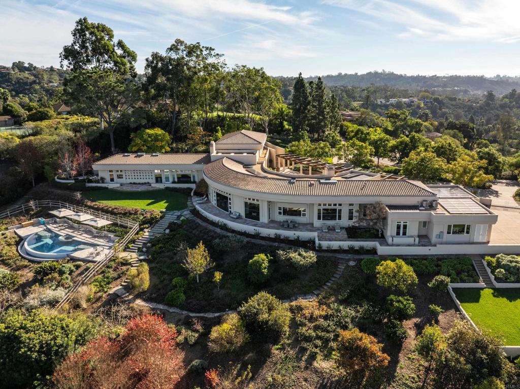 5320 Avenida Maravillas