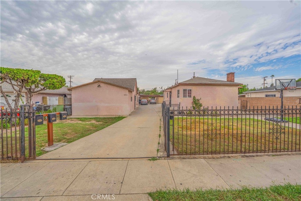 6631 El Selinda Avenue