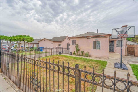 Photo of 6631 El Selinda Avenue, Bell Gardens, CA 90201 (MLS # DW26221612)