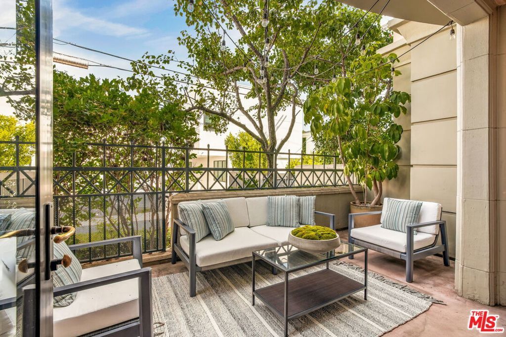 Photo of 12218 Montana Avenue #103, Los Angeles, CA 90049 (MLS # 25574735)