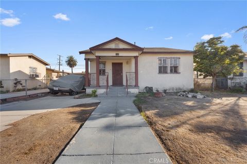Photo of 1122 W 77th St, Los Angeles, CA 90044 (MLS # RS25236035)