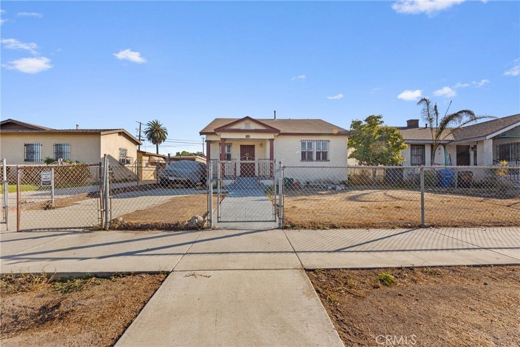 Photo of 1122 W 77th Street, Los Angeles, CA 90044 (MLS # RS25236035)