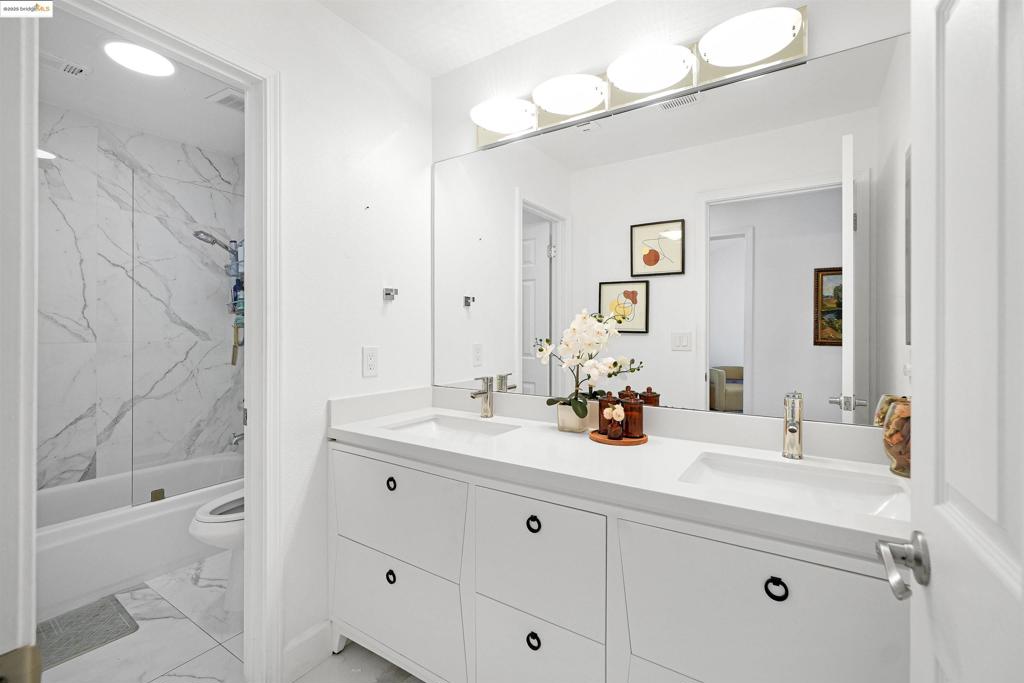 GLEN COVE - Residential