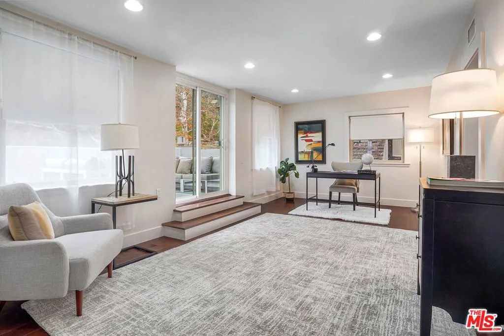 Los Angeles, California 90077, United States, 3 Bedrooms Bedrooms, ,3 BathroomsBathrooms,Residential,Active,235109