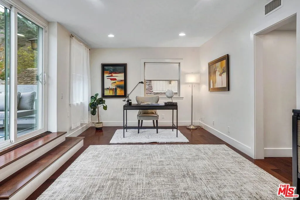 Los Angeles, California 90077, United States, 3 Bedrooms Bedrooms, ,3 BathroomsBathrooms,Residential,Active,235109