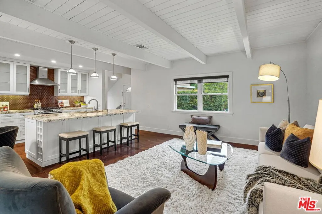 Los Angeles, California 90077, United States, 3 Bedrooms Bedrooms, ,3 BathroomsBathrooms,Residential,Active,235109