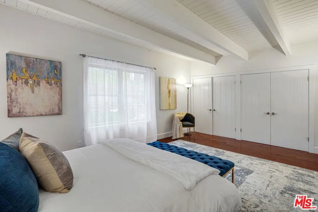 Los Angeles, California 90077, United States, 3 Bedrooms Bedrooms, ,3 BathroomsBathrooms,Residential,Active,235109