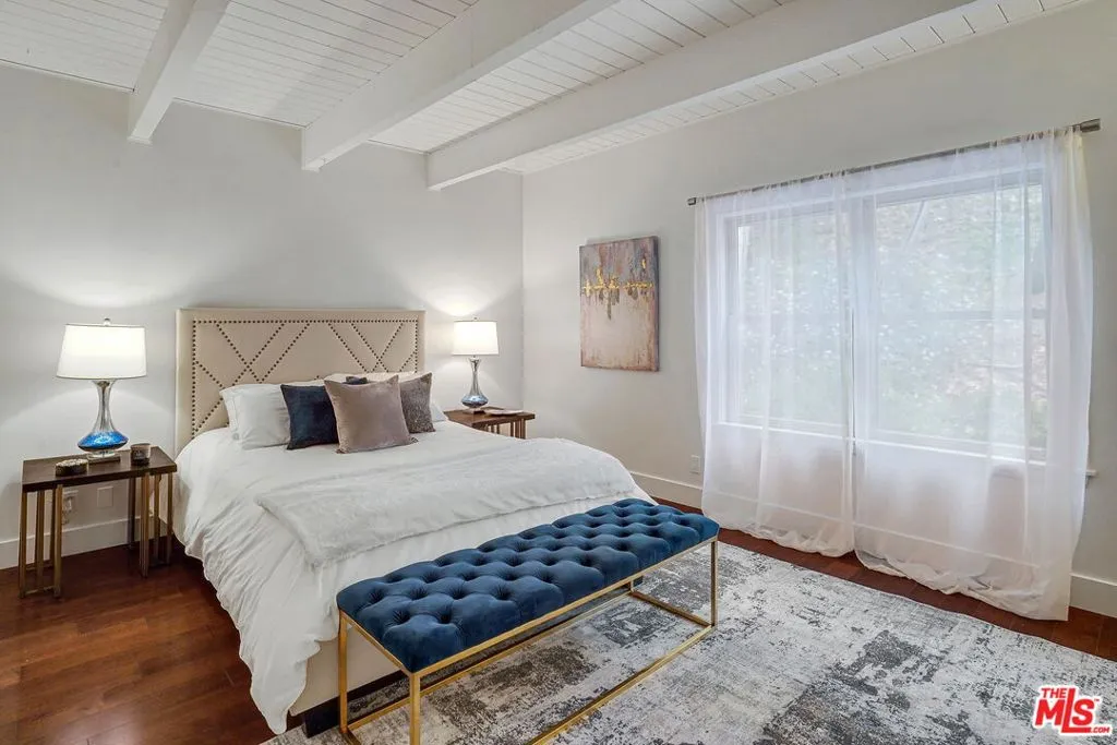 Los Angeles, California 90077, United States, 3 Bedrooms Bedrooms, ,3 BathroomsBathrooms,Residential,Active,235109