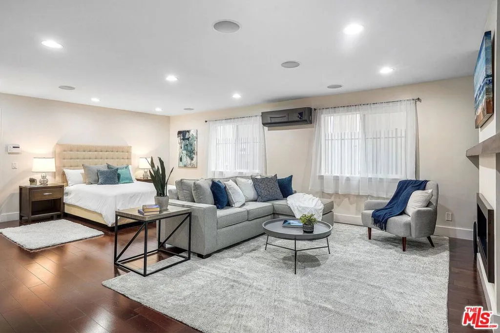 Los Angeles, California 90077, United States, 3 Bedrooms Bedrooms, ,3 BathroomsBathrooms,Residential,Active,235109