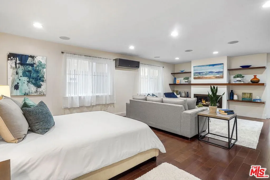 Los Angeles, California 90077, United States, 3 Bedrooms Bedrooms, ,3 BathroomsBathrooms,Residential,Active,235109