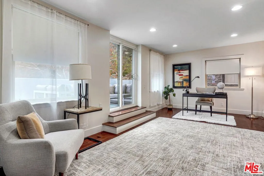 Los Angeles, California 90077, United States, 3 Bedrooms Bedrooms, ,3 BathroomsBathrooms,Residential,Active,235109