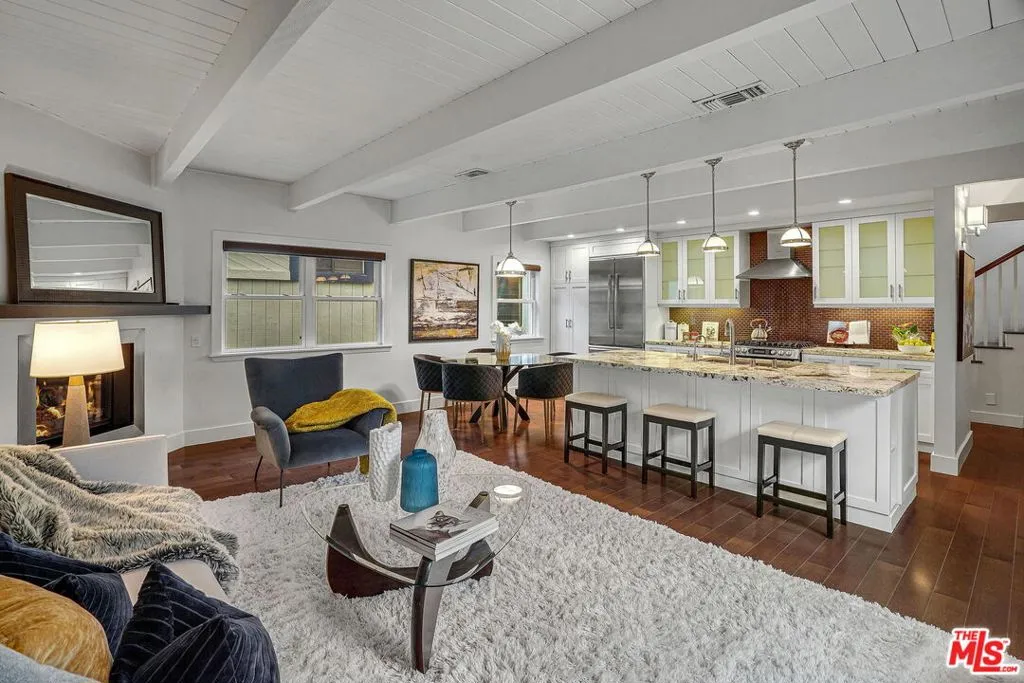 Los Angeles, California 90077, United States, 3 Bedrooms Bedrooms, ,3 BathroomsBathrooms,Residential,Active,235109