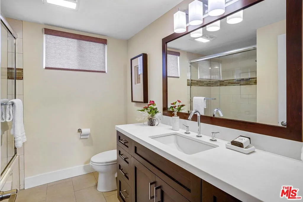 Los Angeles, California 90077, United States, 3 Bedrooms Bedrooms, ,3 BathroomsBathrooms,Residential,Active,235109