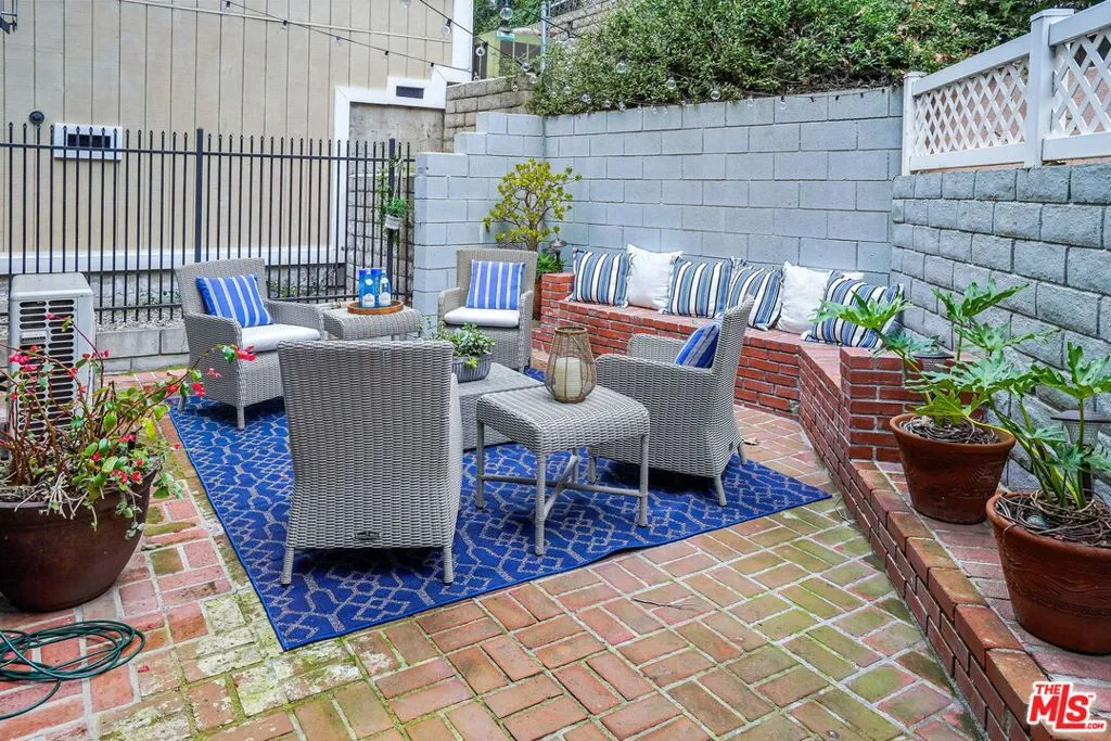 Los Angeles, California 90077, United States, 3 Bedrooms Bedrooms, ,3 BathroomsBathrooms,Residential,Active,235109