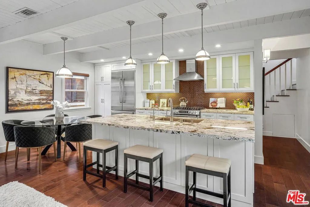 Los Angeles, California 90077, United States, 3 Bedrooms Bedrooms, ,3 BathroomsBathrooms,Residential,Active,235109