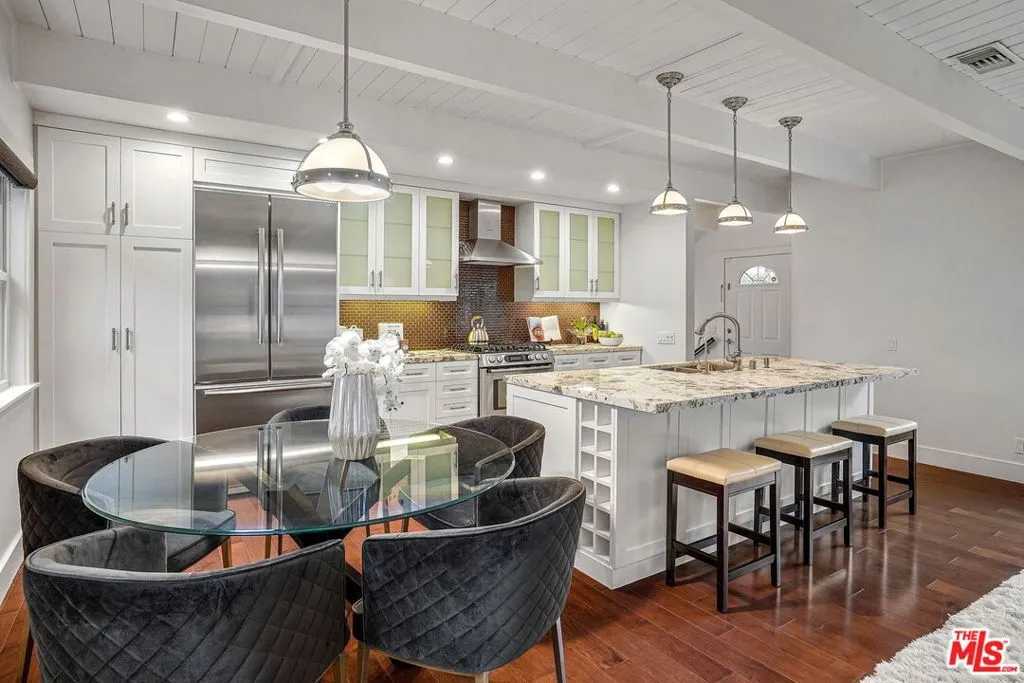 Los Angeles, California 90077, United States, 3 Bedrooms Bedrooms, ,3 BathroomsBathrooms,Residential,Active,235109