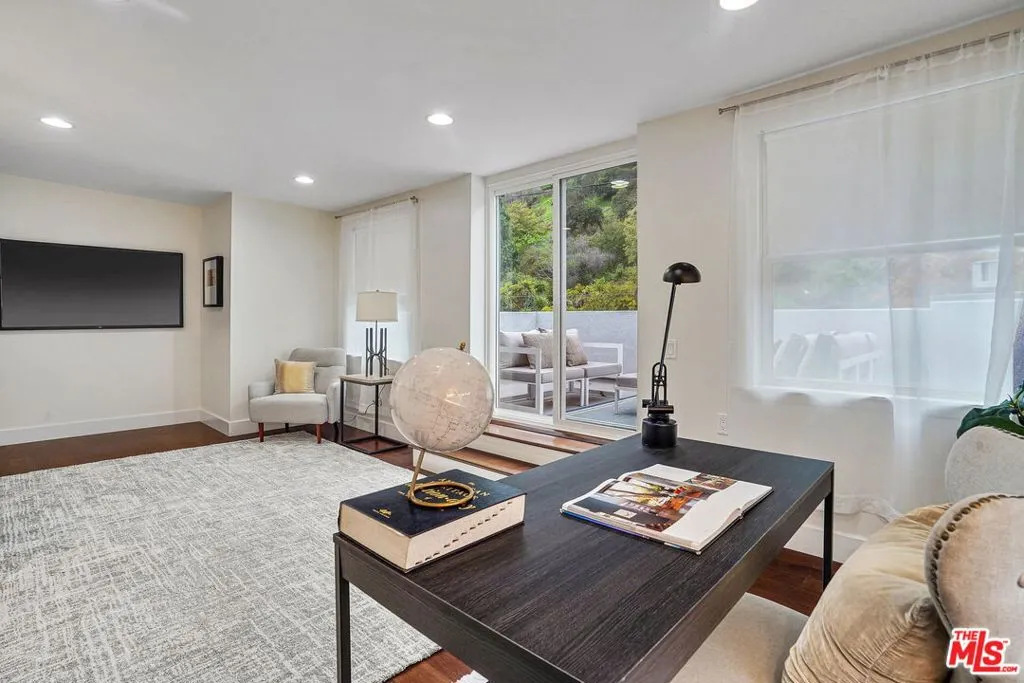 Los Angeles, California 90077, United States, 3 Bedrooms Bedrooms, ,3 BathroomsBathrooms,Residential,Active,235109