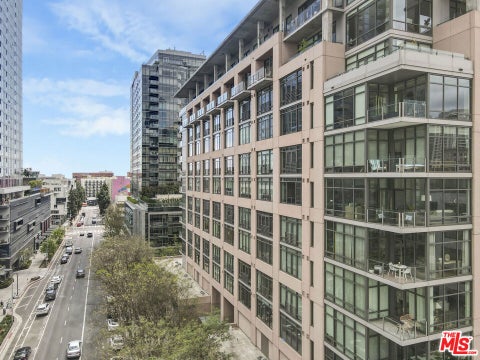 Photo of 1111 S GRAND Avenue #1115, Los Angeles, CA 90015 (MLS # 26857681)