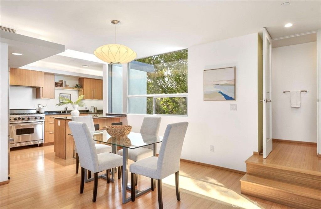 Photo of 1035 19th Street #102, Santa Monica, CA 90403 (MLS # OC25180100)