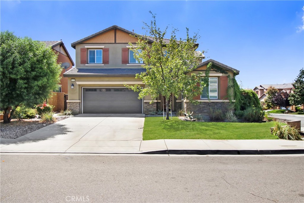 Welcome to this a beautifully updated two-story home located in the highly desirable Sultana Neighborhood of Vista Paseo in North Fontana. . Built in 2016, this 4-bedroom, 3-bath residence offers 2,409 sq ft of modern living space designed with comfort and functionality in mind.
Step inside to a bright, open-concept layout featuring brand new interior paint and fresh flooring throughout. The spacious living room flows seamlessly into the dining area and gourmet kitchen, complete with ample cabinetry, large island, and stainless steel appliances — perfect for entertaining family and friends.
Upstairs, the private primary suite includes a walk-in closet and spa-like bathroom with dual sinks, soaking tub, and separate shower. Three additional bedrooms and a loft provide plenty of flexible space for family, guests, or a home office.
Outside, enjoy a low-maintenance backyard with room to relax, garden, or host gatherings. The attached two-car garage adds convenience, while the home’s location offers easy access to freeways, shopping, dining, schools, and parks.
With its thoughtful upgrades, functional floor plan, and move-in ready condition, this home is priced competitively at $750,000 — an excellent opportunity to own in one of Fontana’s most sought-after neighborhoods.