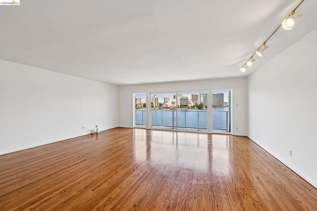 1410 Lakeshore Ave 6