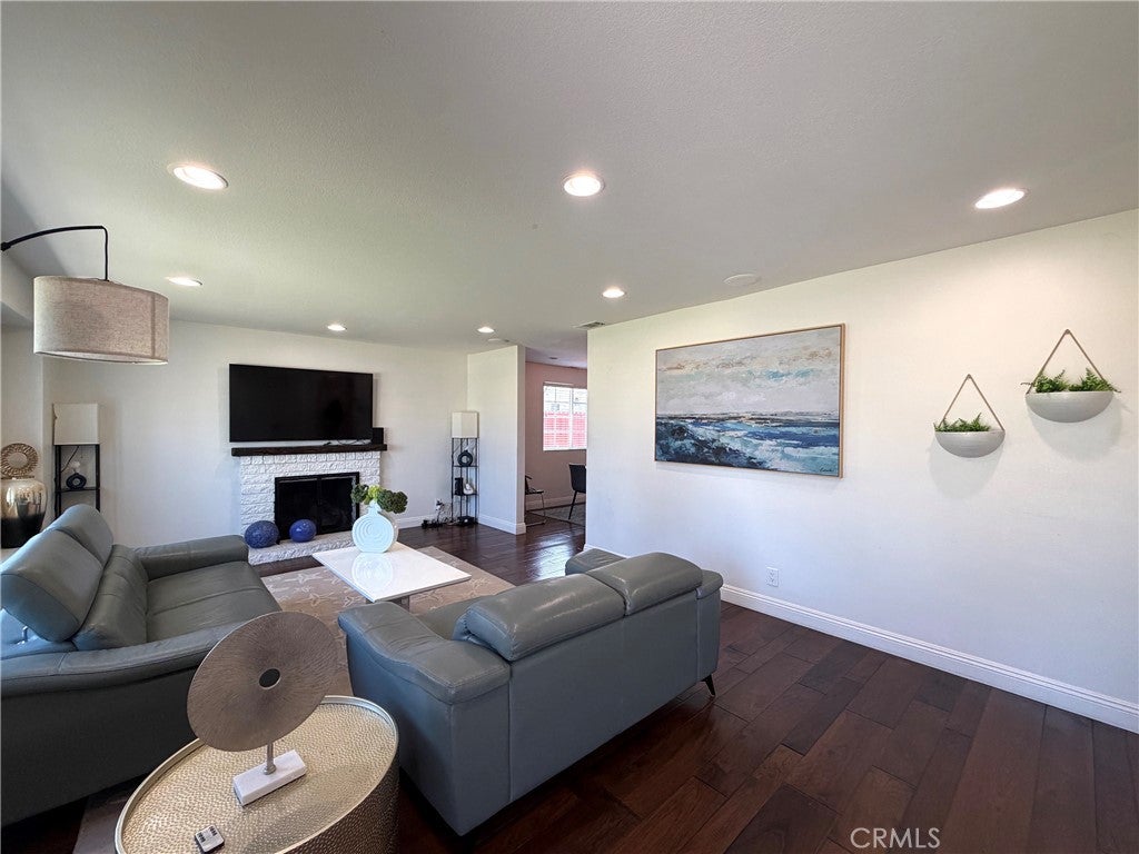 6812 Chapman