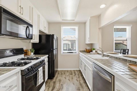 Tiny photo for 2226 Martinique Lane, Oxnard, CA 93035 (MLS # V1-38245)