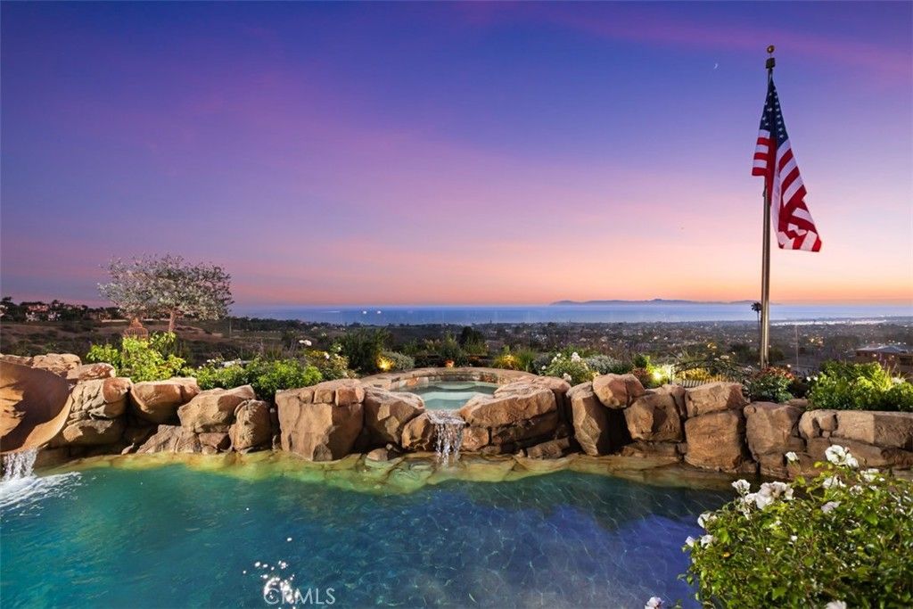 Photo of 25 San Mateo Way, Corona Del Mar, CA 92625 (MLS # OC25197320)