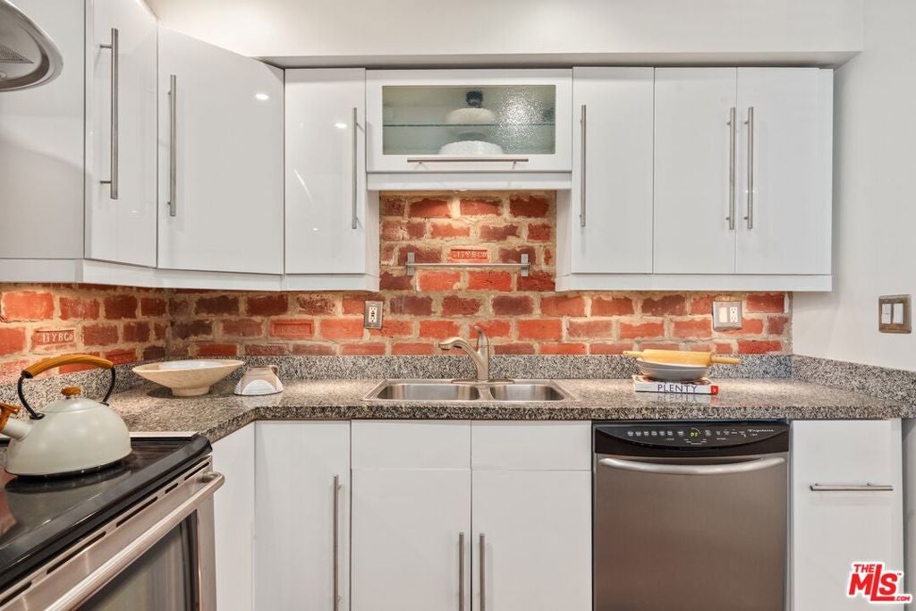 7250 Franklin Avenue 1006