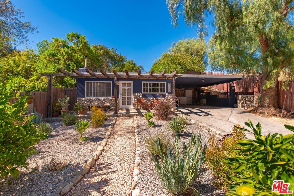21881 Koontz Way, Topanga CA 90290
