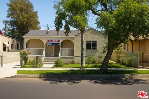 Photo of 6946 Simpson Avenue, North Hollywood, CA 91605 (MLS # 25626669)