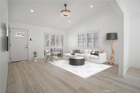 Photo of 10848 Huston Street, North Hollywood, CA 91601 (MLS # SR26104413)