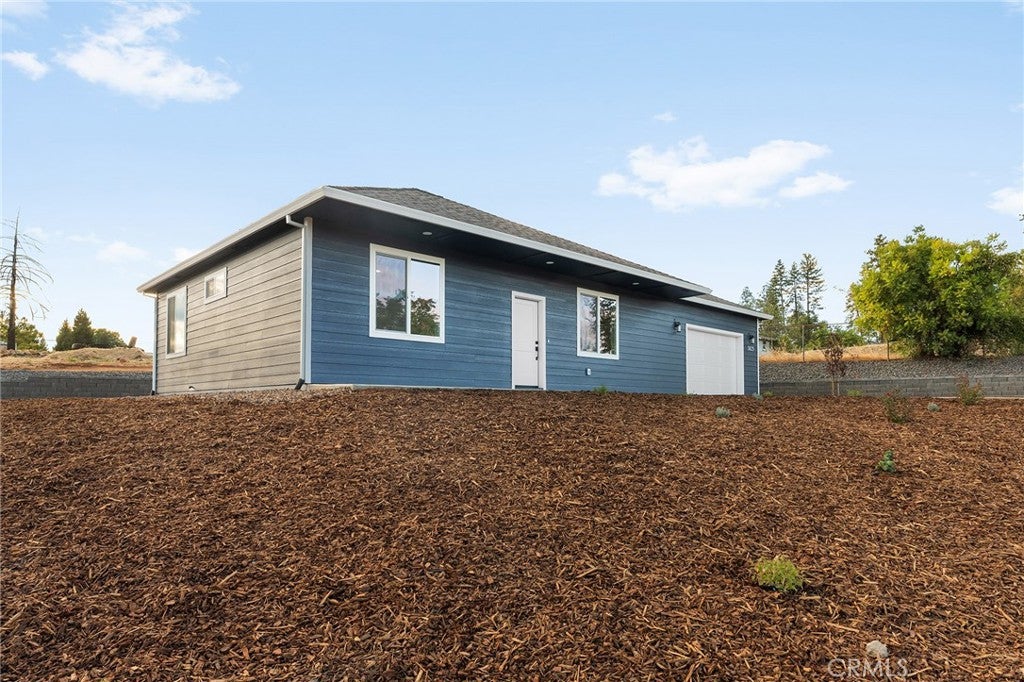5825 Golden Oaks Road