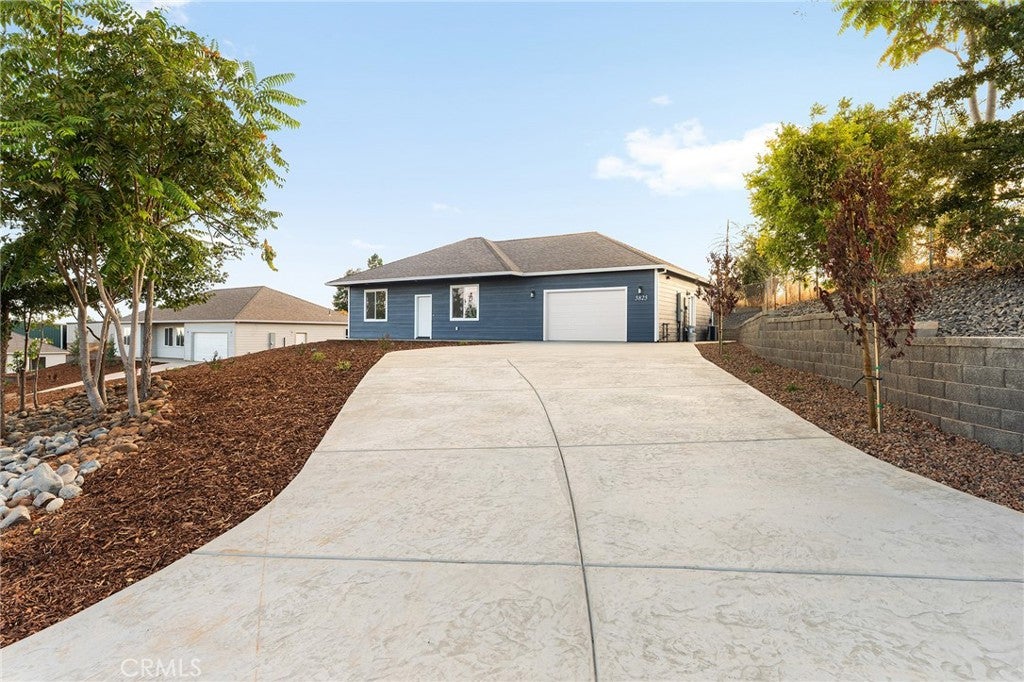 5825 Golden Oaks Road