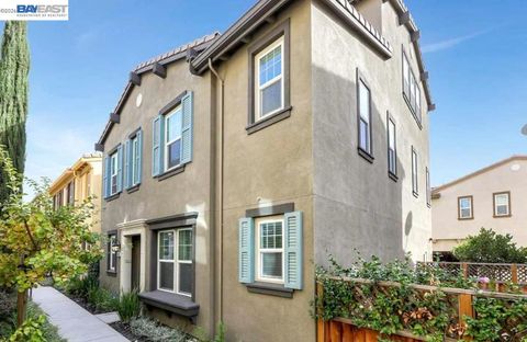 Photo of 3025 Vittoria Loop, Dublin, CA 94568 (MLS # 41134374)