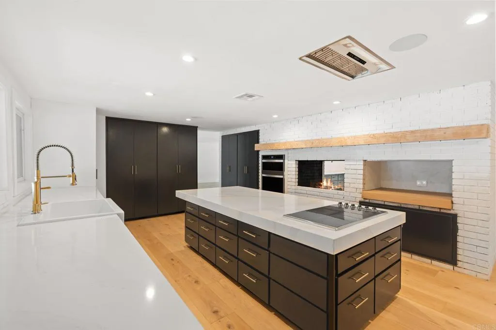 Del Mar, California 92014, United States, 3 Bedrooms Bedrooms, ,4 BathroomsBathrooms,Residential,Active,119138