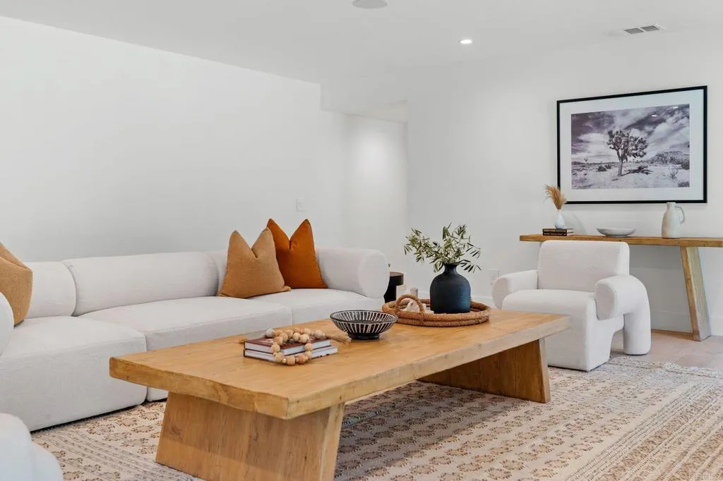 Del Mar, California 92014, United States, 3 Bedrooms Bedrooms, ,4 BathroomsBathrooms,Residential,Active,119138