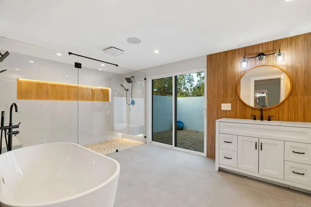 Del Mar, California 92014, United States, 3 Bedrooms Bedrooms, ,4 BathroomsBathrooms,Residential,Active,119138