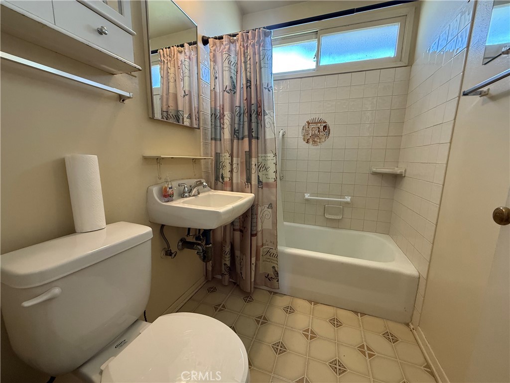 1836 E Walnut Creek