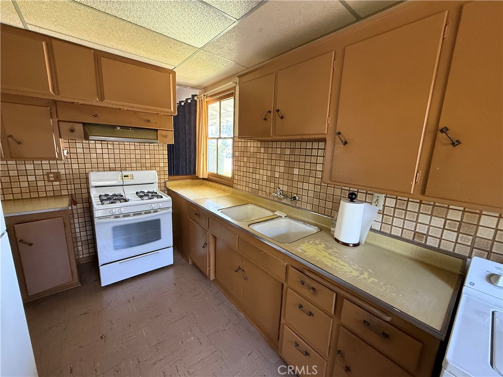 1836 E Walnut Creek